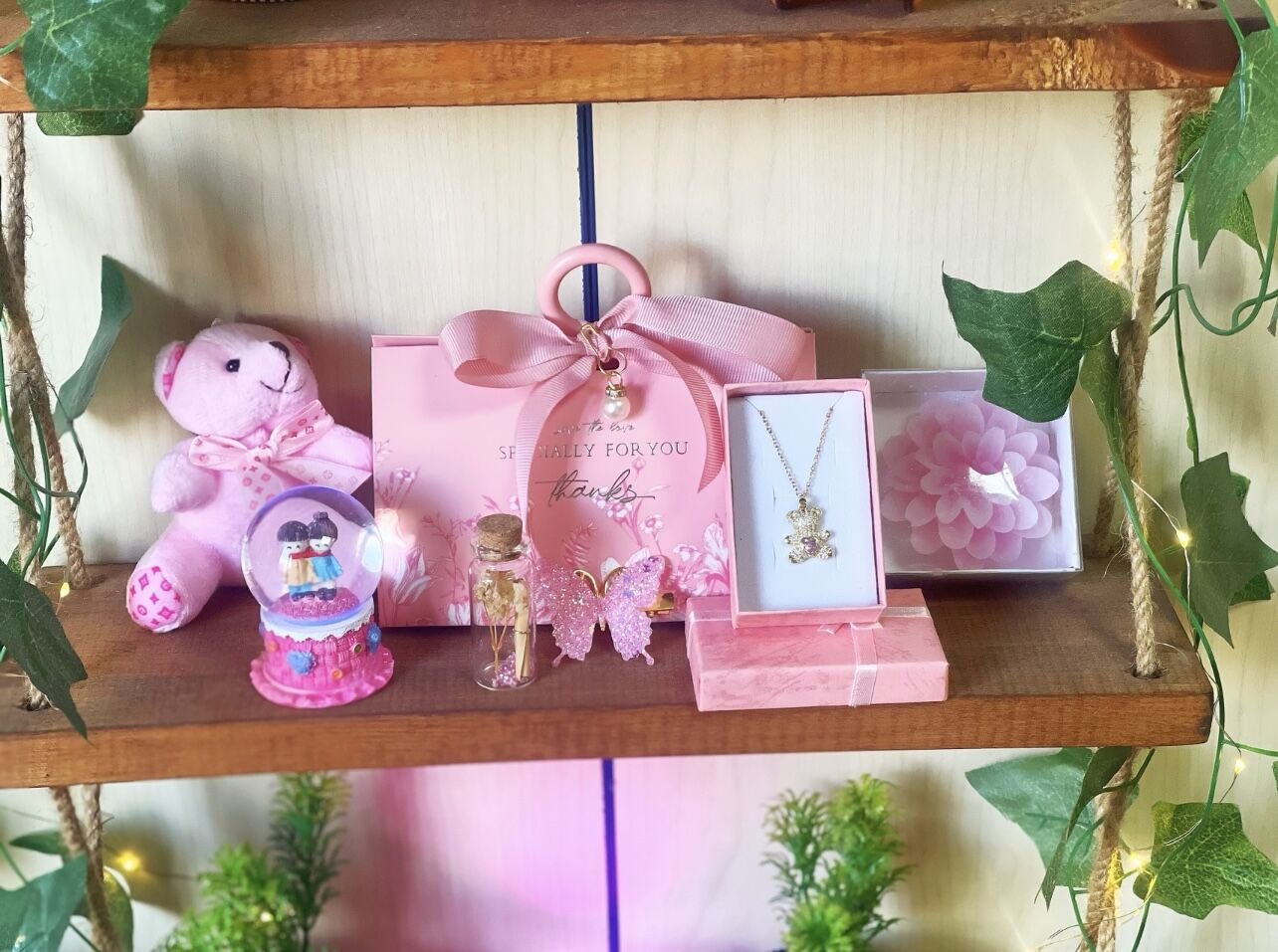 Pembe Romantik “iyiki varsın” Hediye Seti Ayıcık+Kolye+Kar Küresi+Mini not Şişe Dekor Sevgiliye Özel